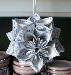 A contemporary origami kusudama. Courtesy of roserevolution.